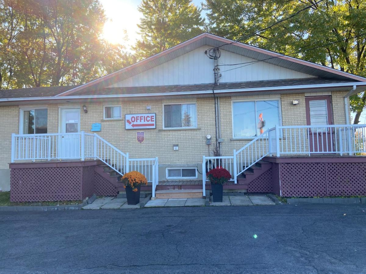 Motel Des Erables Coteau-du-Lac Buitenkant foto