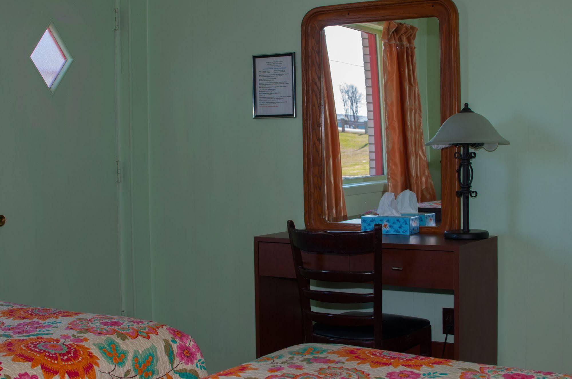 Motel Des Erables Coteau-du-Lac Buitenkant foto