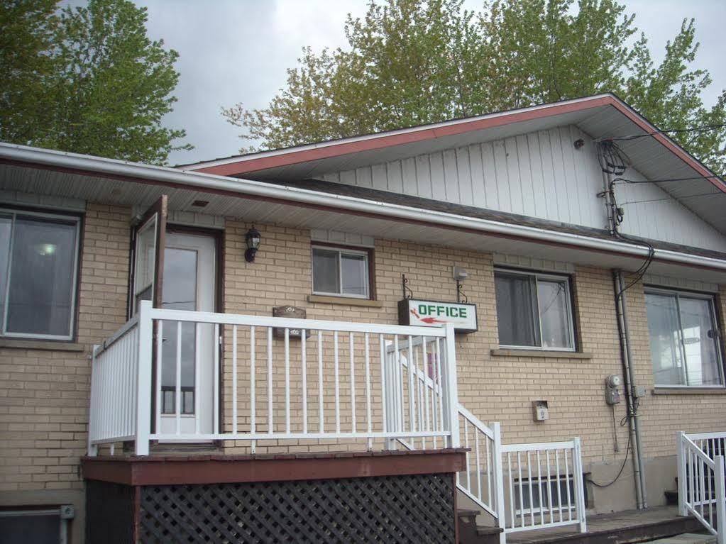 Motel Des Erables Coteau-du-Lac Buitenkant foto