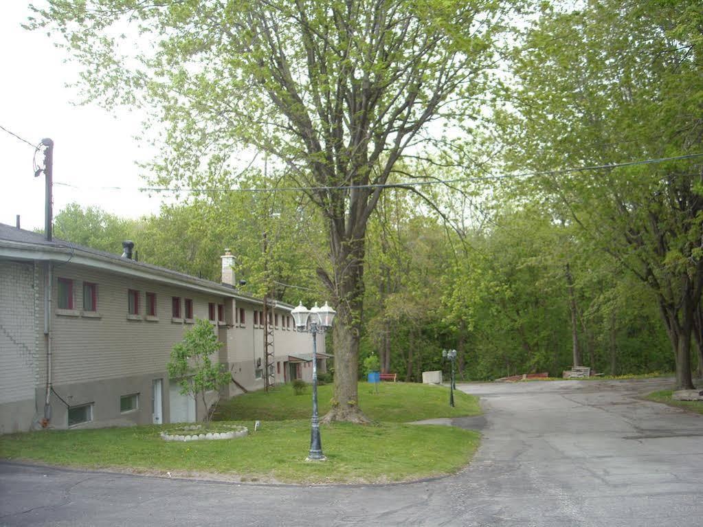 Motel Des Erables Coteau-du-Lac Buitenkant foto
