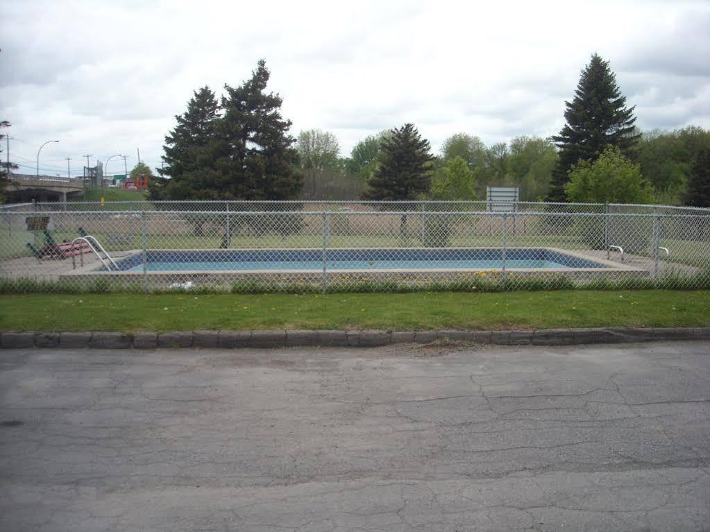 Motel Des Erables Coteau-du-Lac Buitenkant foto