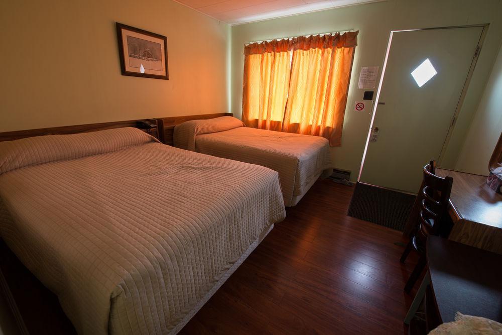 Motel Des Erables Coteau-du-Lac Buitenkant foto