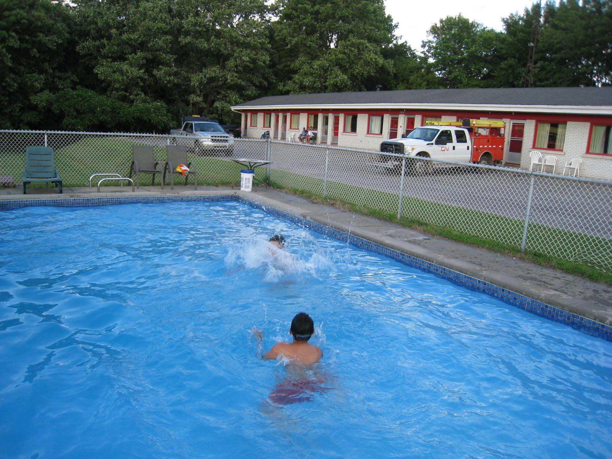 Motel Des Erables Coteau-du-Lac Buitenkant foto
